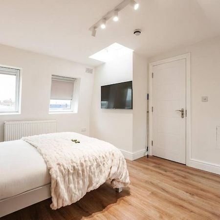 Newly Renovated Modern 4 Bed 3 Bath Apartment Londen Buitenkant foto