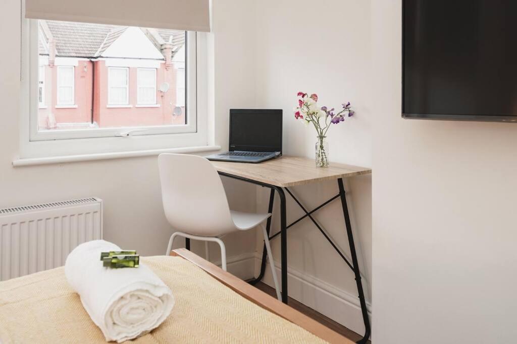 Newly Renovated Modern 4 Bed 3 Bath Apartment Londen Buitenkant foto