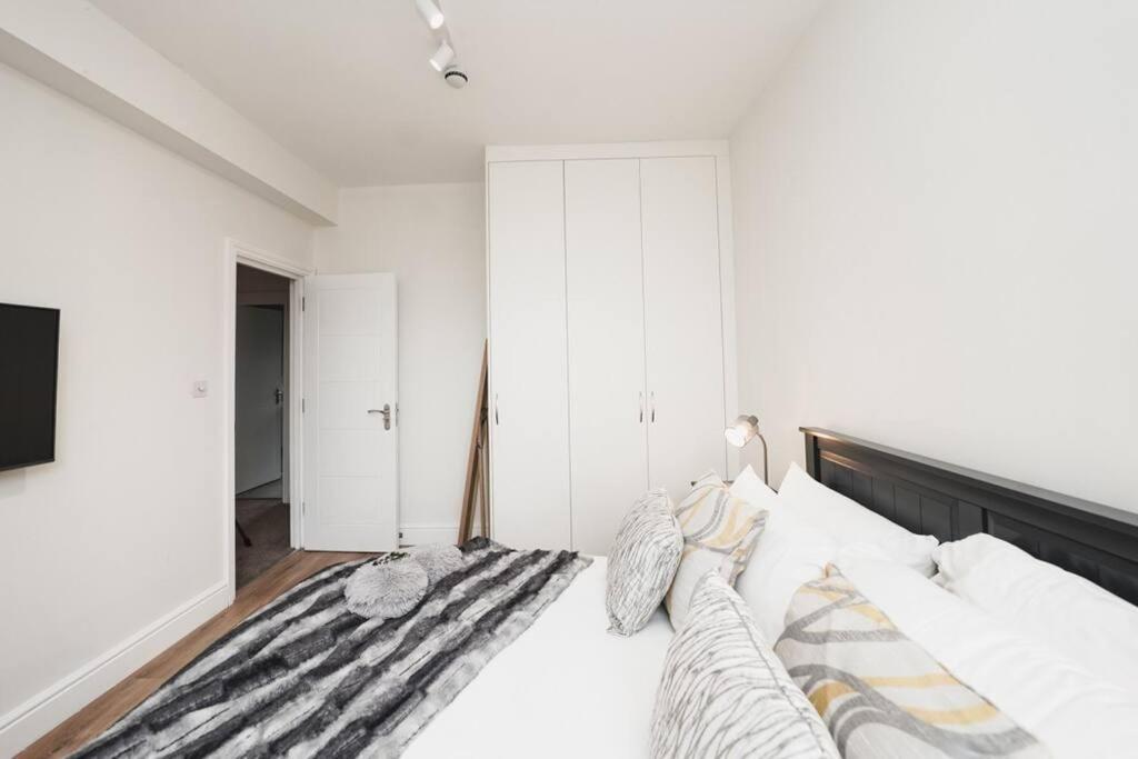 Newly Renovated Modern 4 Bed 3 Bath Apartment Londen Buitenkant foto