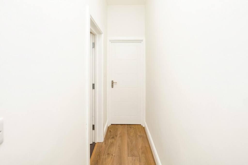 Newly Renovated Modern 4 Bed 3 Bath Apartment Londen Buitenkant foto