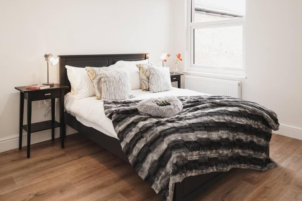 Newly Renovated Modern 4 Bed 3 Bath Apartment Londen Buitenkant foto