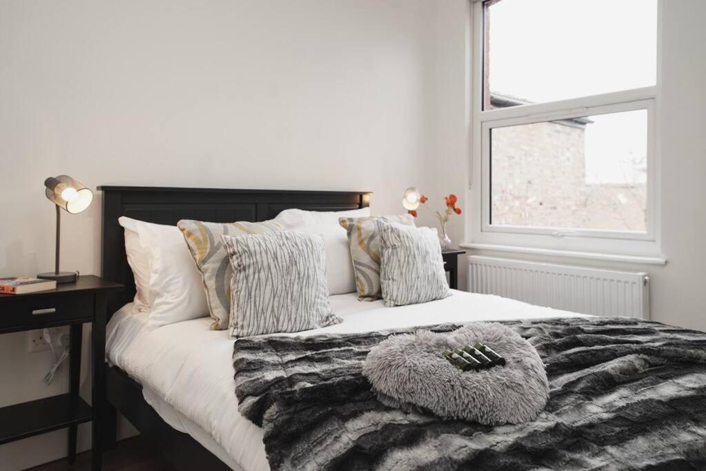 Newly Renovated Modern 4 Bed 3 Bath Apartment Londen Buitenkant foto