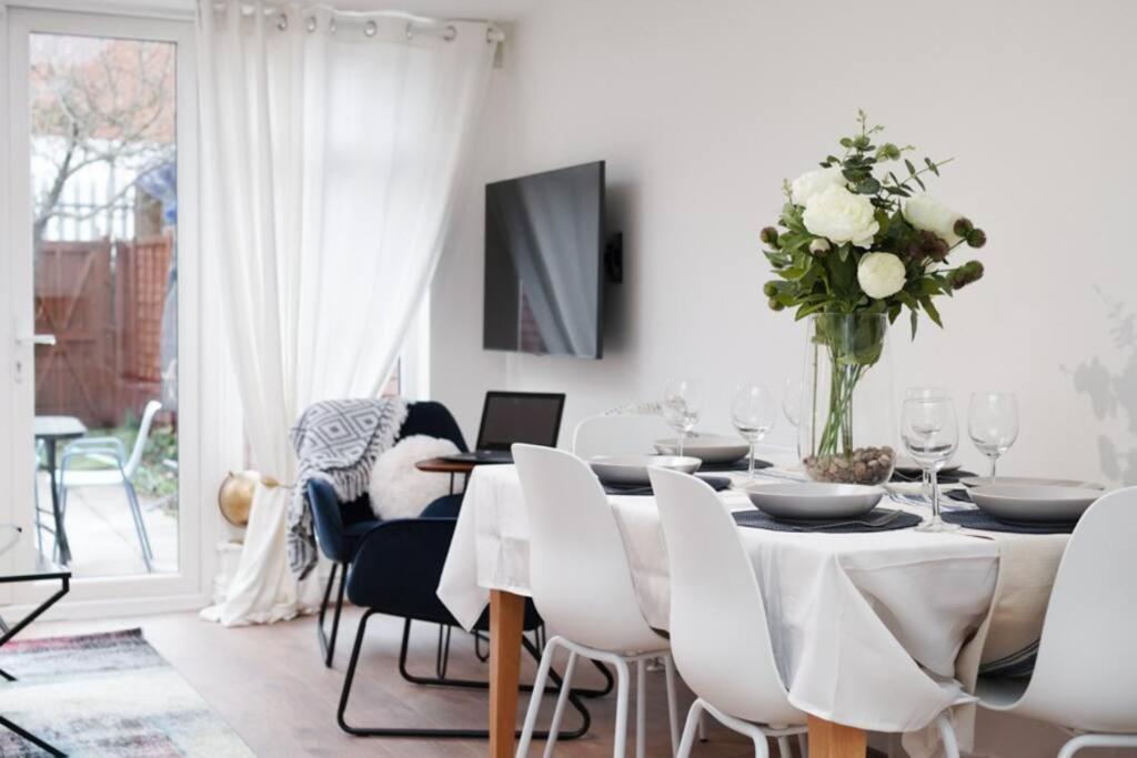 Newly Renovated Modern 4 Bed 3 Bath Apartment Londen Buitenkant foto