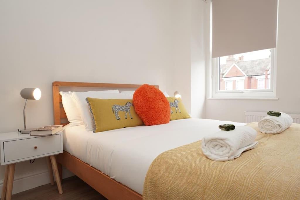 Newly Renovated Modern 4 Bed 3 Bath Apartment Londen Buitenkant foto
