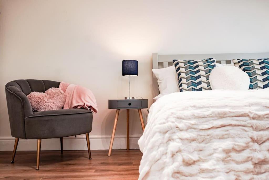 Newly Renovated Modern 4 Bed 3 Bath Apartment Londen Buitenkant foto