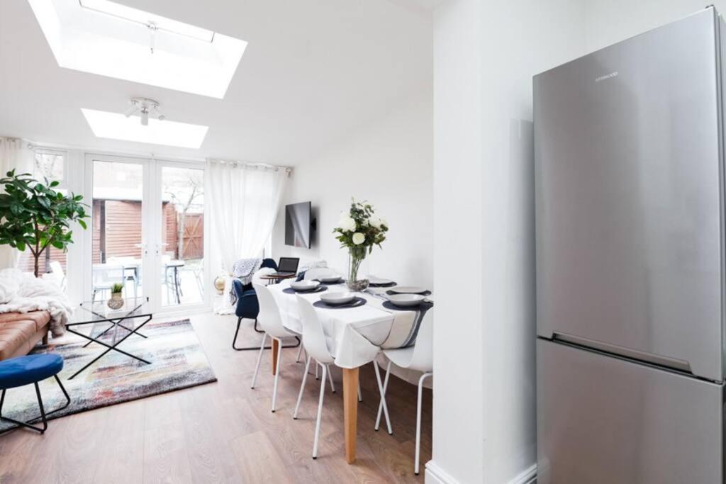 Newly Renovated Modern 4 Bed 3 Bath Apartment Londen Buitenkant foto