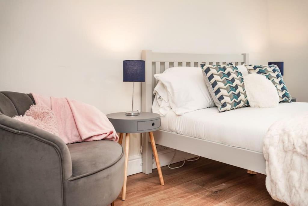Newly Renovated Modern 4 Bed 3 Bath Apartment Londen Buitenkant foto
