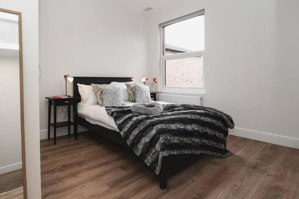 Newly Renovated Modern 4 Bed 3 Bath Apartment Londen Buitenkant foto