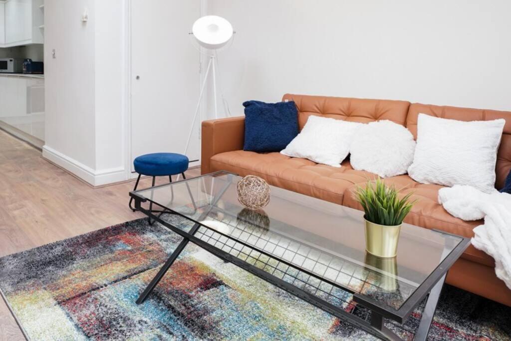 Newly Renovated Modern 4 Bed 3 Bath Apartment Londen Buitenkant foto