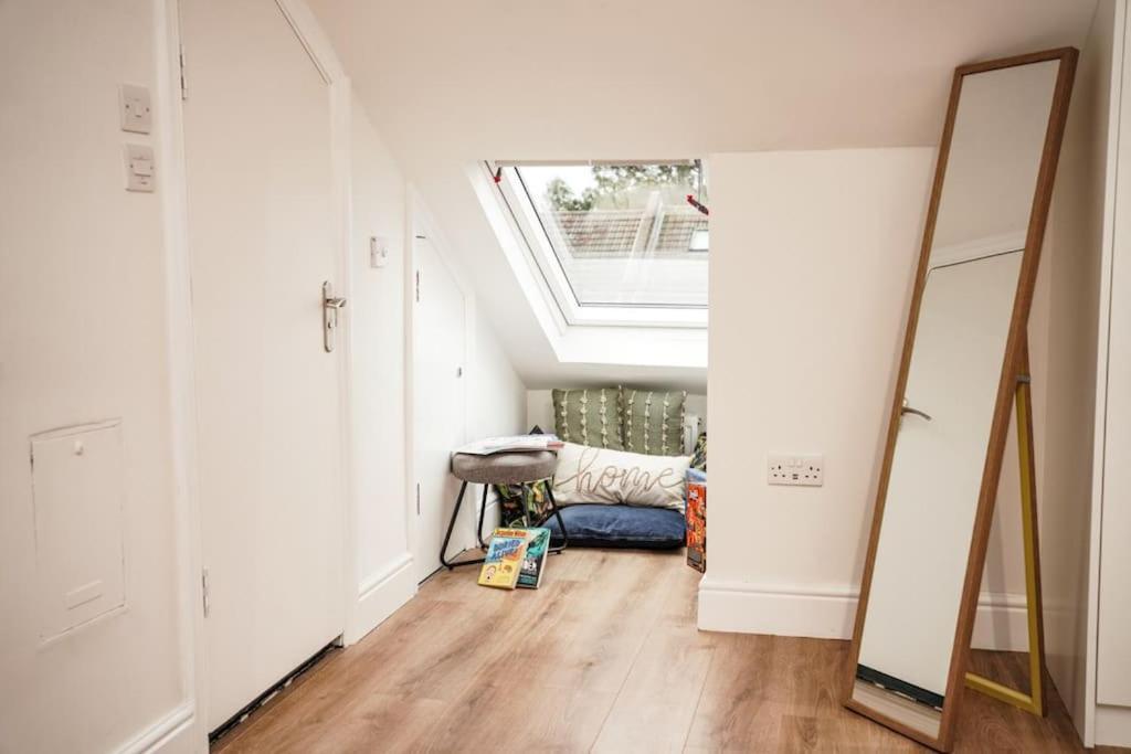 Newly Renovated Modern 4 Bed 3 Bath Apartment Londen Buitenkant foto