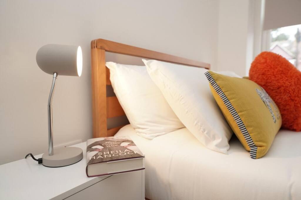 Newly Renovated Modern 4 Bed 3 Bath Apartment Londen Buitenkant foto