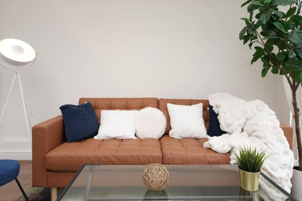 Newly Renovated Modern 4 Bed 3 Bath Apartment Londen Buitenkant foto