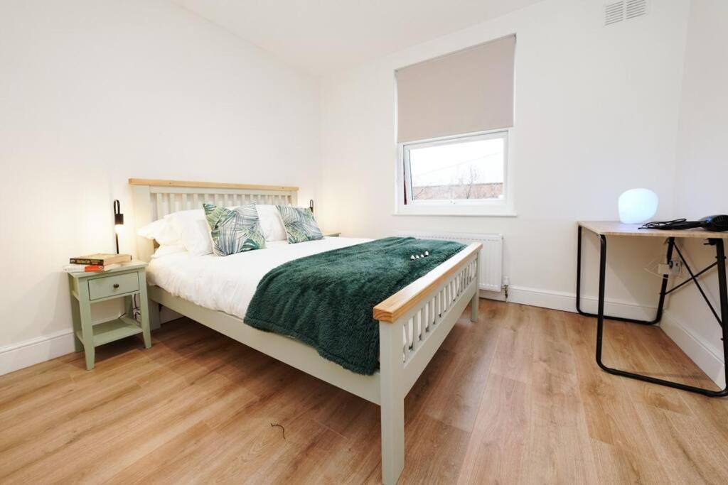 Newly Renovated Modern 4 Bed 3 Bath Apartment Londen Buitenkant foto