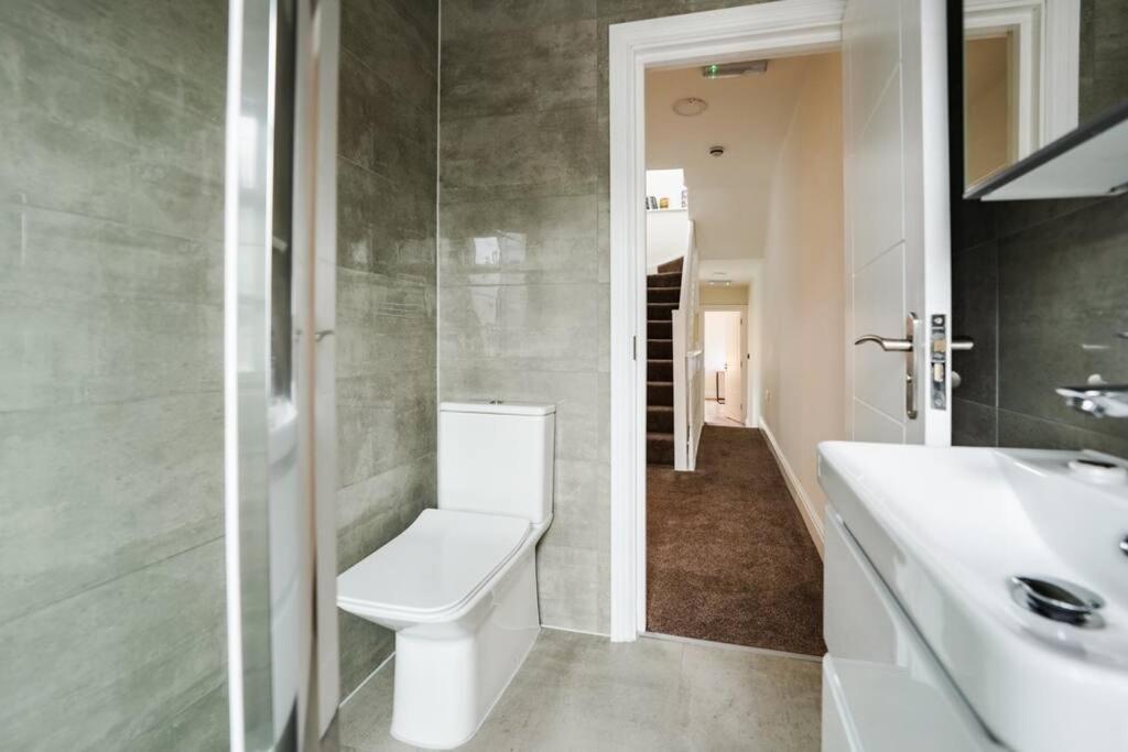 Newly Renovated Modern 4 Bed 3 Bath Apartment Londen Buitenkant foto