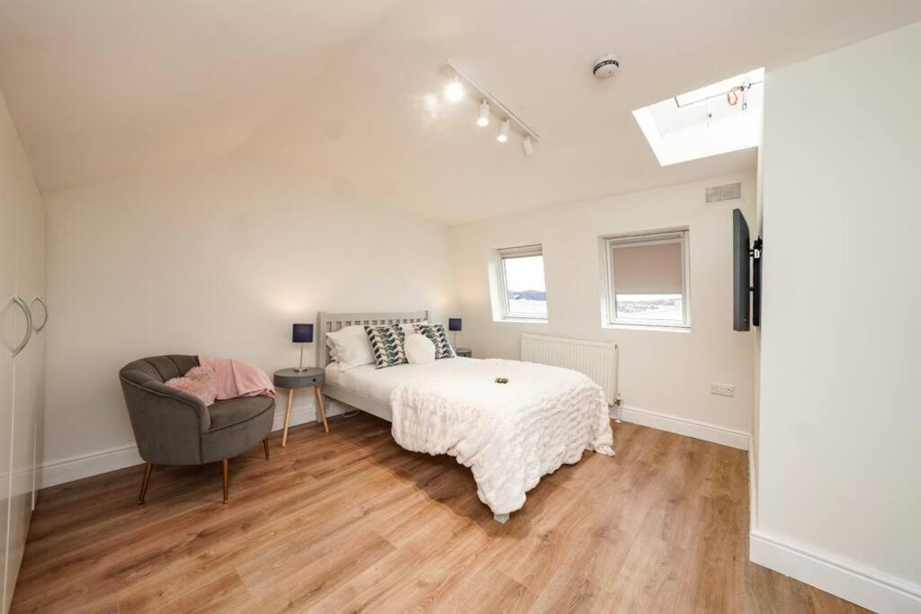 Newly Renovated Modern 4 Bed 3 Bath Apartment Londen Buitenkant foto