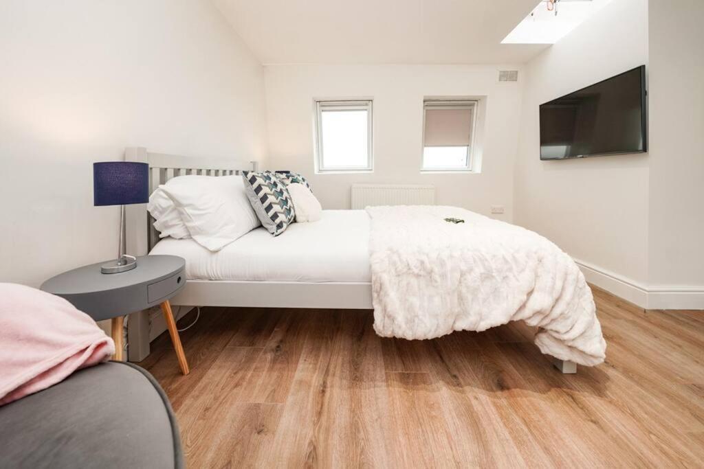 Newly Renovated Modern 4 Bed 3 Bath Apartment Londen Buitenkant foto