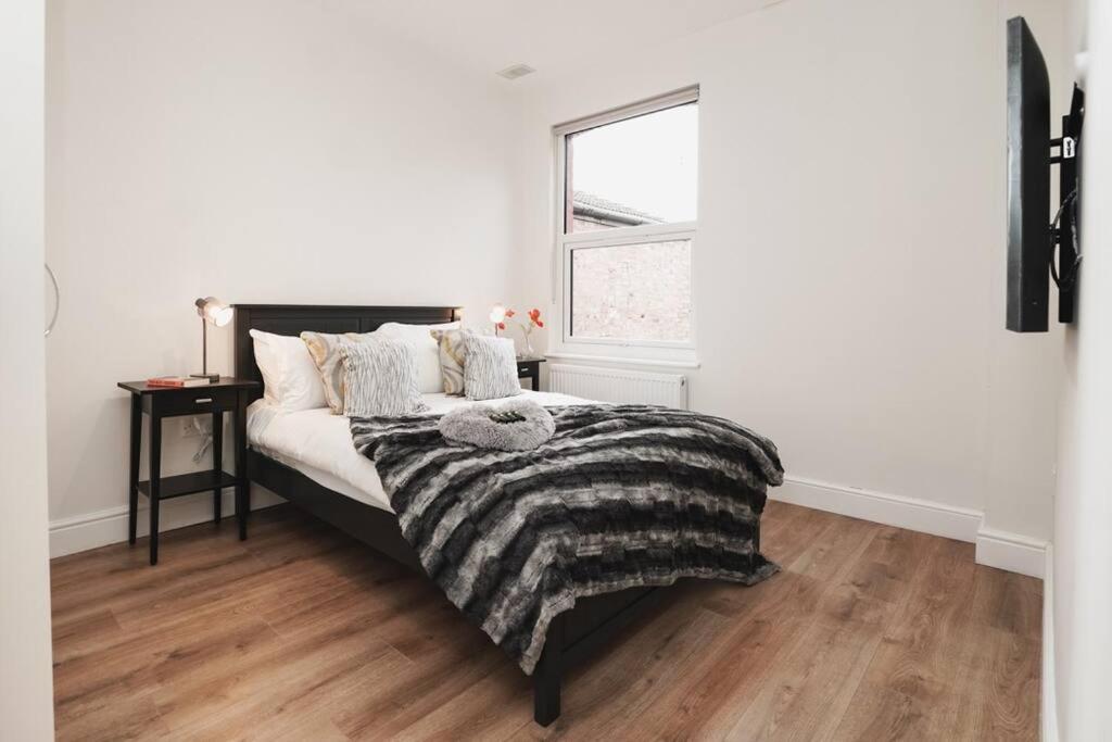 Newly Renovated Modern 4 Bed 3 Bath Apartment Londen Buitenkant foto