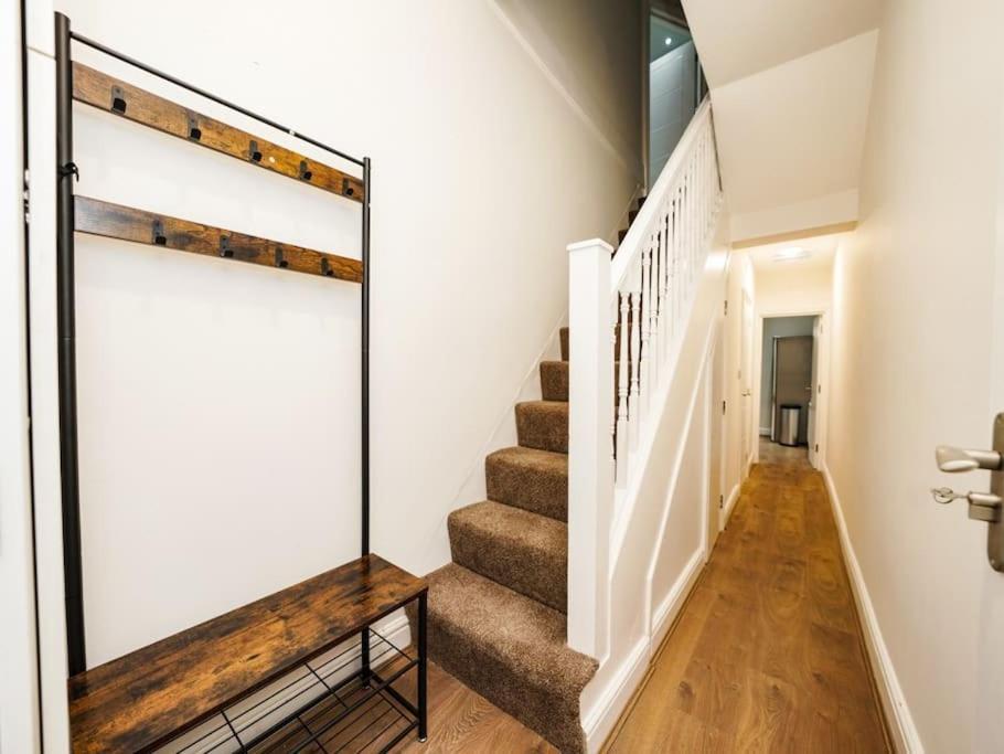 Newly Renovated Modern 4 Bed 3 Bath Apartment Londen Buitenkant foto