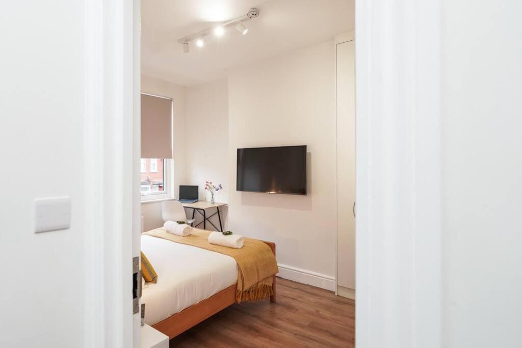 Newly Renovated Modern 4 Bed 3 Bath Apartment Londen Buitenkant foto