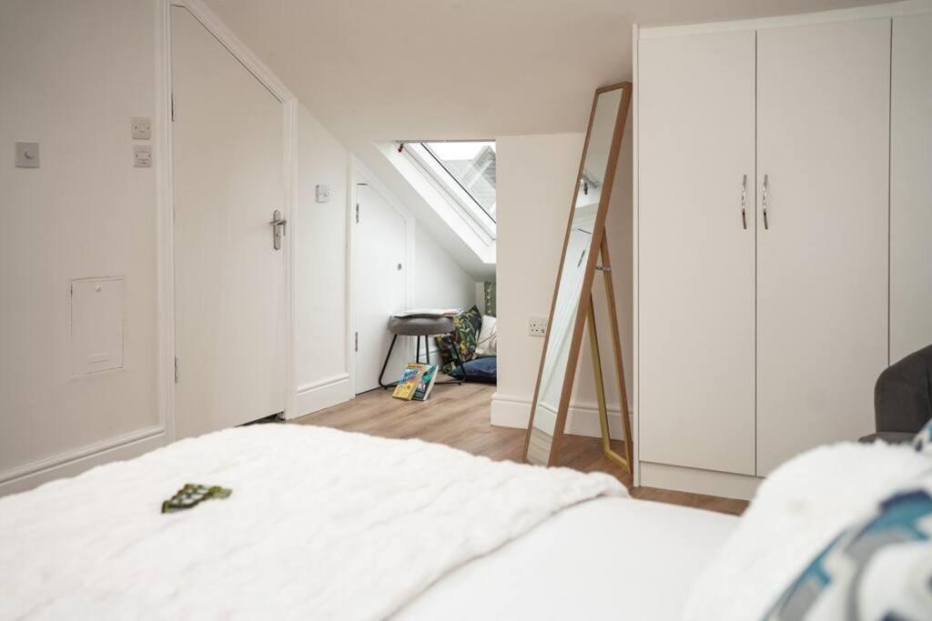 Newly Renovated Modern 4 Bed 3 Bath Apartment Londen Buitenkant foto