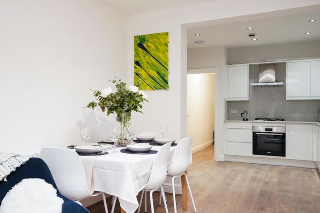 Newly Renovated Modern 4 Bed 3 Bath Apartment Londen Buitenkant foto
