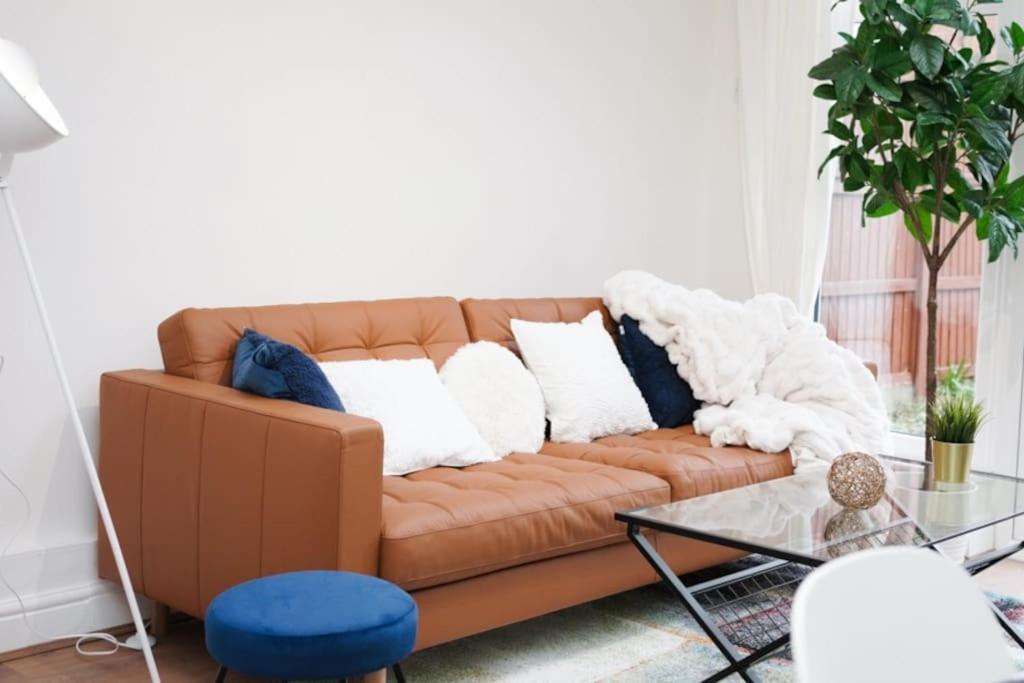 Newly Renovated Modern 4 Bed 3 Bath Apartment Londen Buitenkant foto