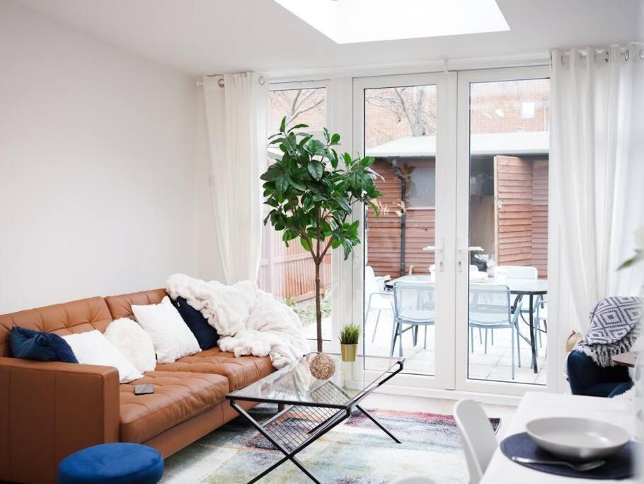 Newly Renovated Modern 4 Bed 3 Bath Apartment Londen Buitenkant foto