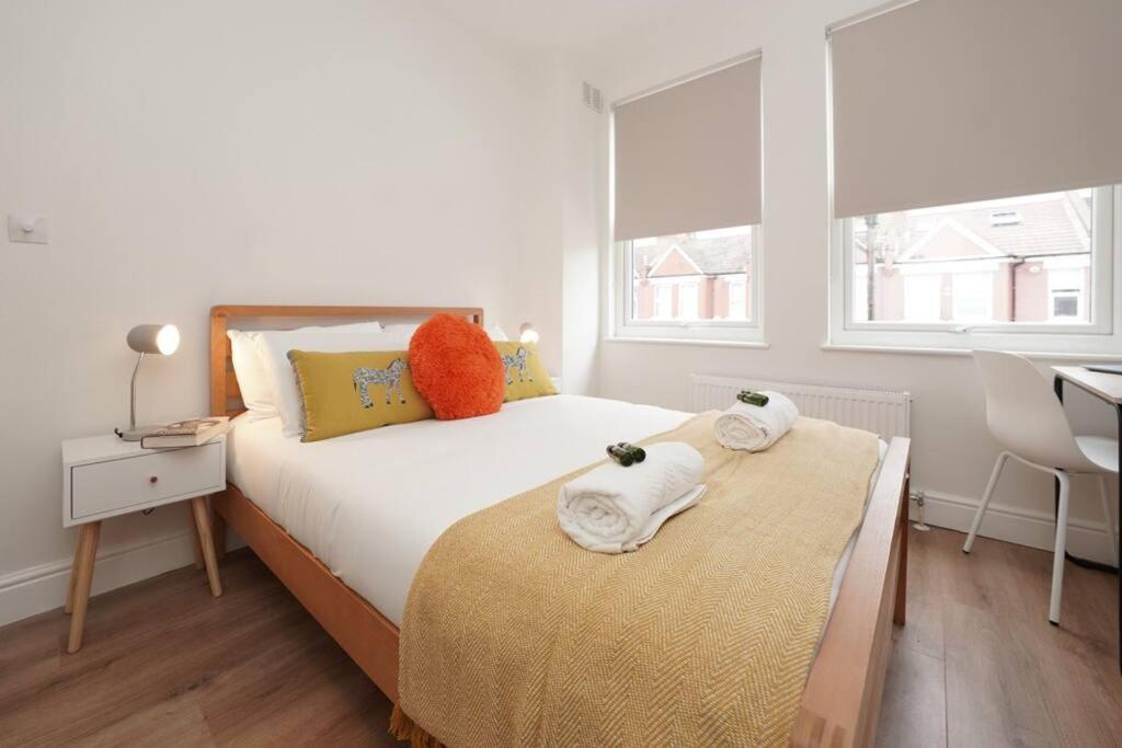 Newly Renovated Modern 4 Bed 3 Bath Apartment Londen Buitenkant foto
