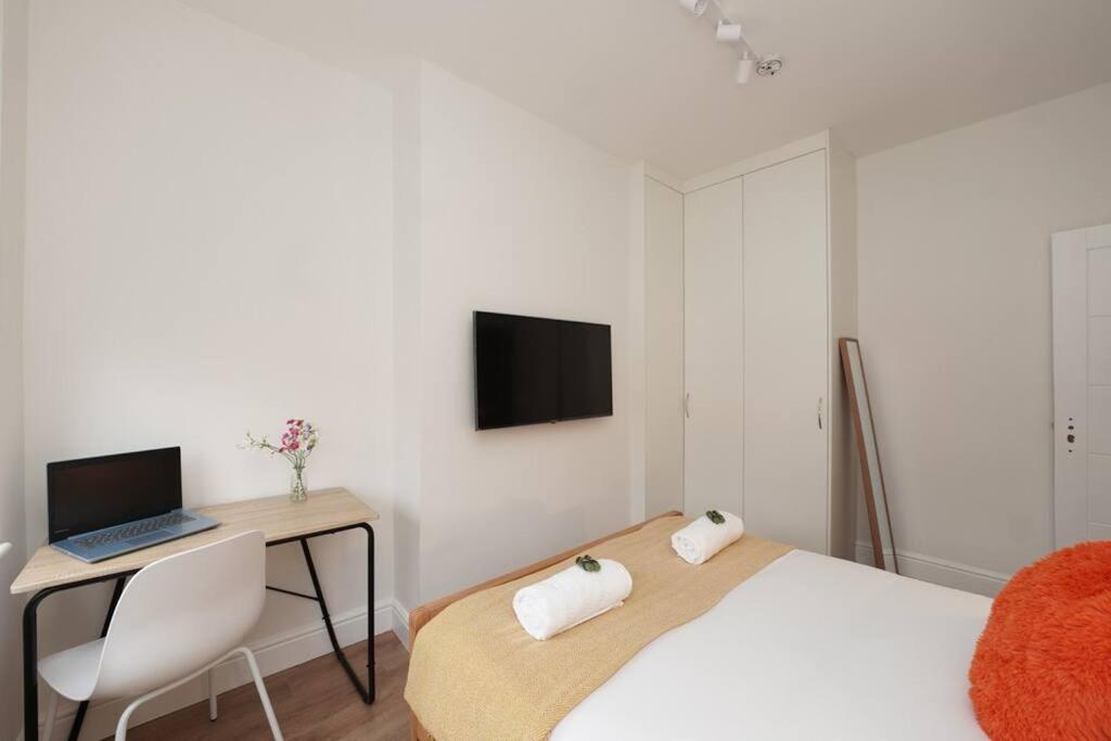 Newly Renovated Modern 4 Bed 3 Bath Apartment Londen Buitenkant foto